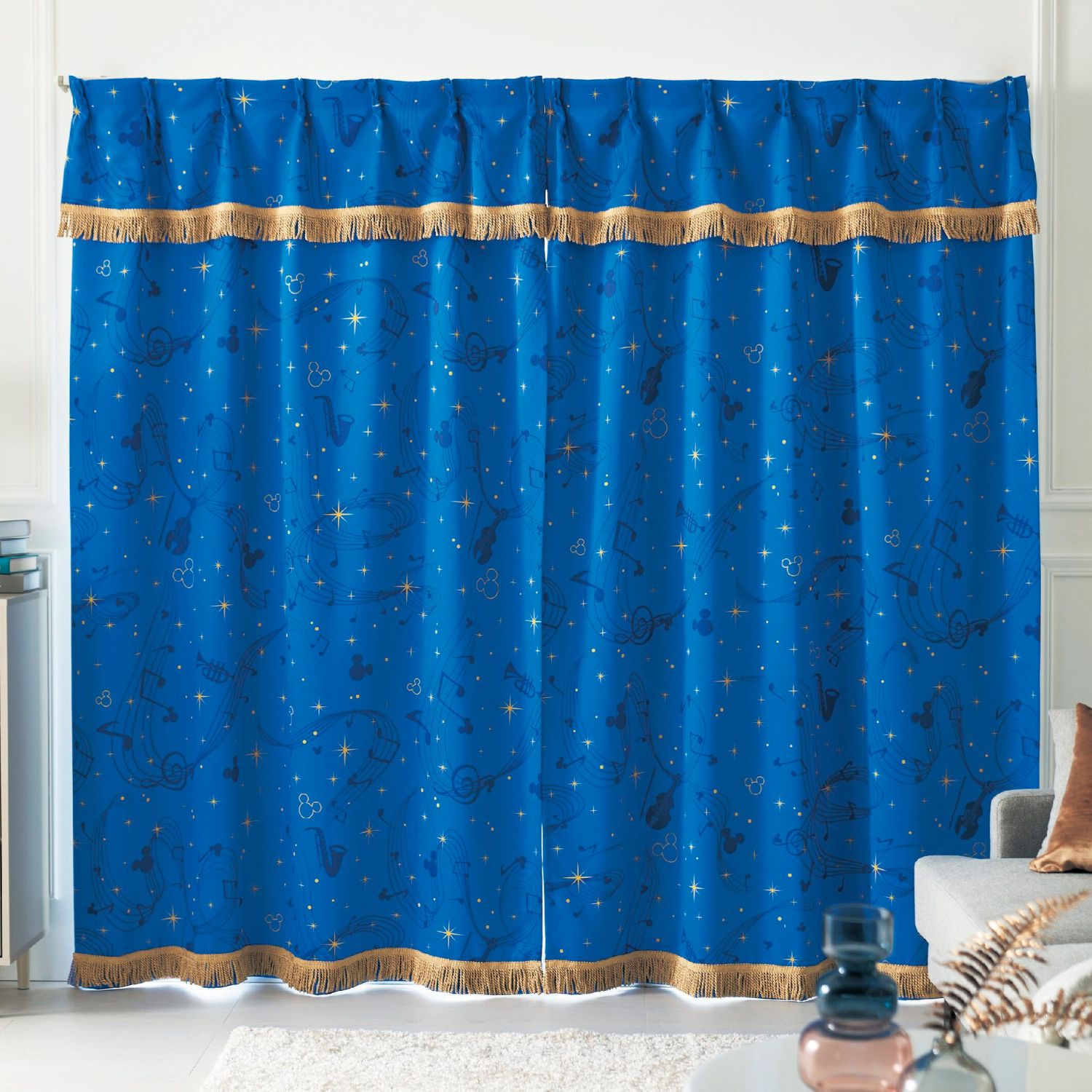 緞帳のような遮光・遮熱カーテン「ミッキーモチーフ」 <2枚組>(ディズニー/Disney) 緞帳のような遮光・遮熱カーテン「ミッキーモチーフ」 <2枚組>(ディズニー/Disney)