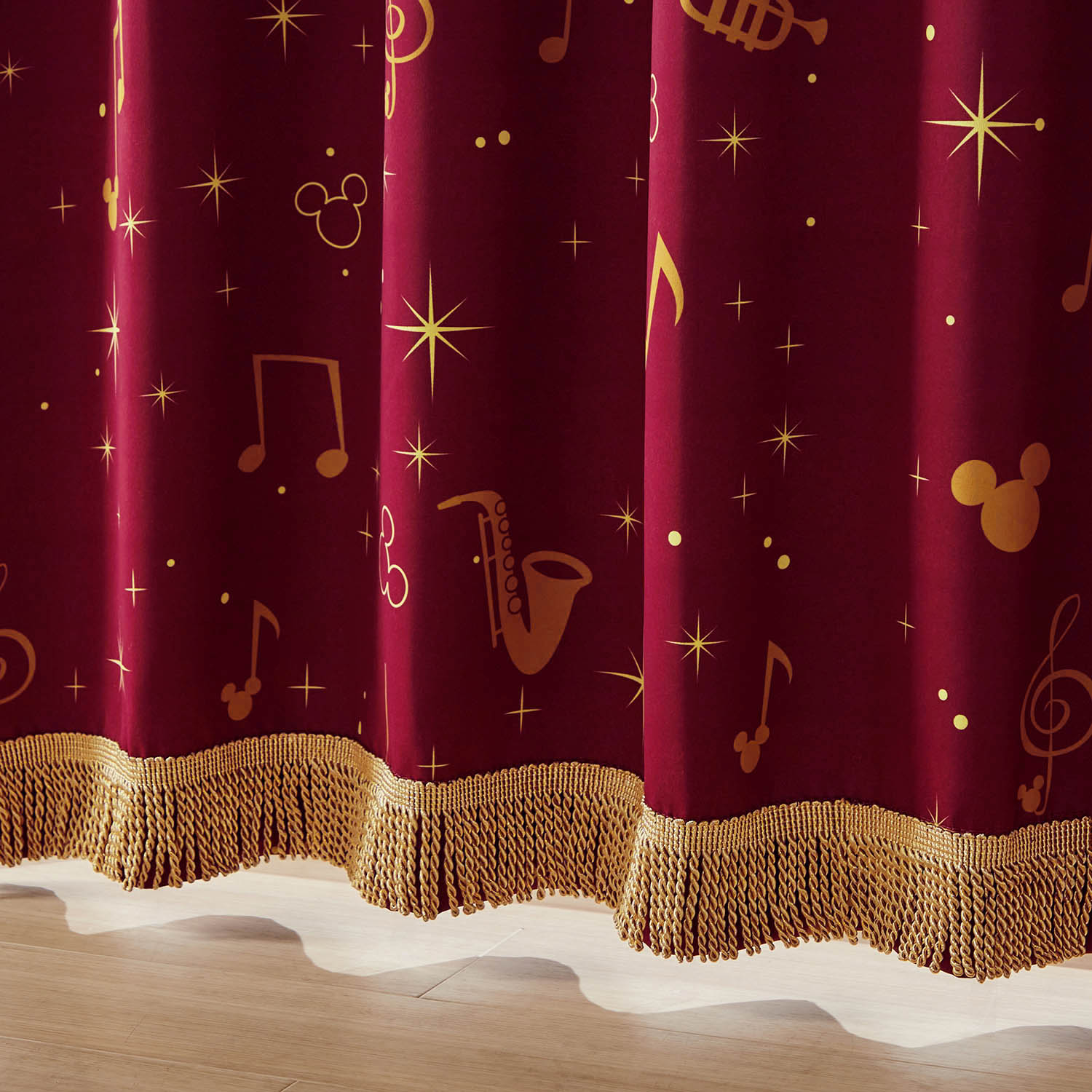 緞帳のような遮光・遮熱カーテン「ミッキーモチーフ」 <2枚組>(ディズニー/Disney) 緞帳のような遮光・遮熱カーテン「ミッキーモチーフ」 <2枚組>(ディズニー/Disney)