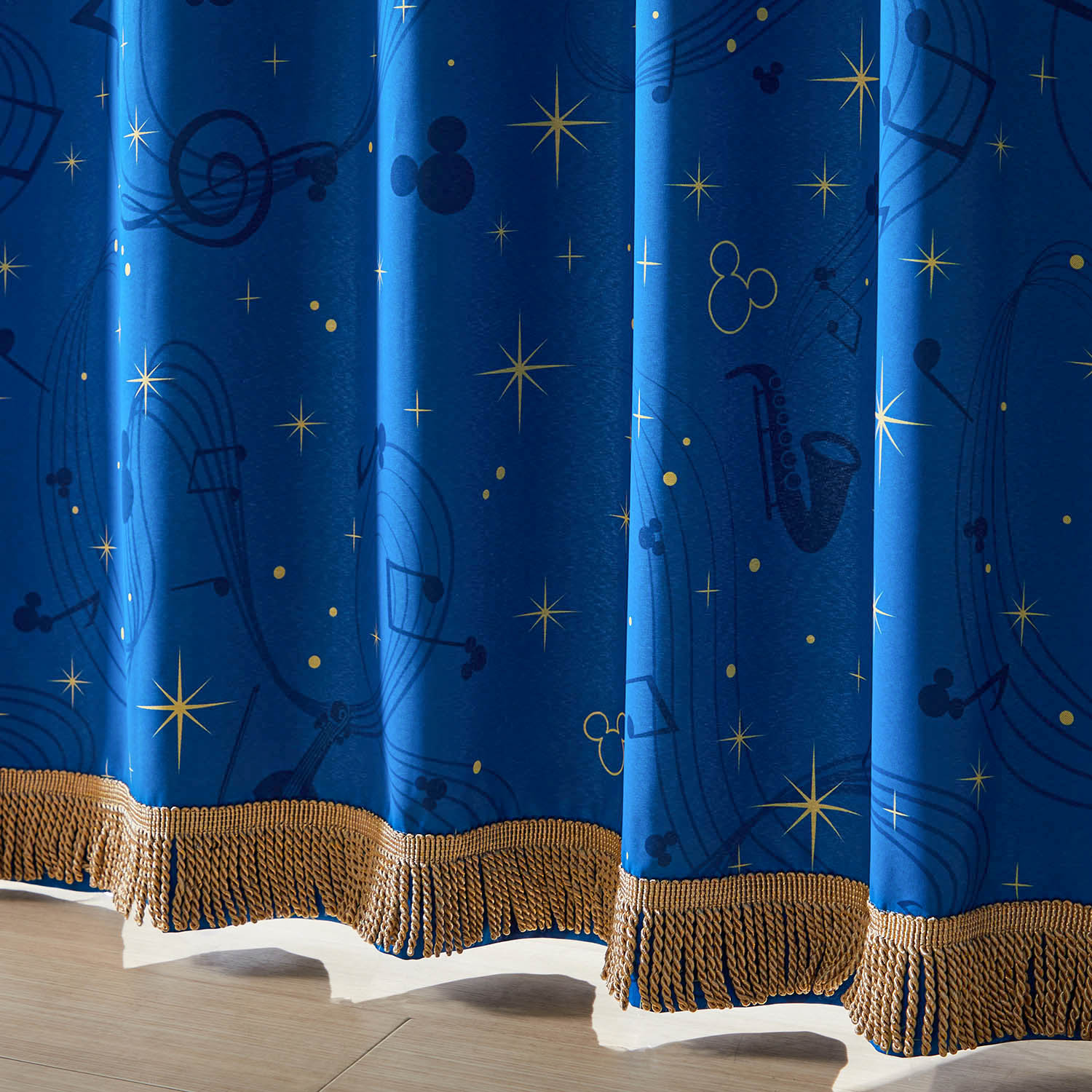 緞帳のような遮光・遮熱カーテン「ミッキーモチーフ」 <2枚組>(ディズニー/Disney) 緞帳のような遮光・遮熱カーテン「ミッキーモチーフ」 <2枚組>(ディズニー/Disney)