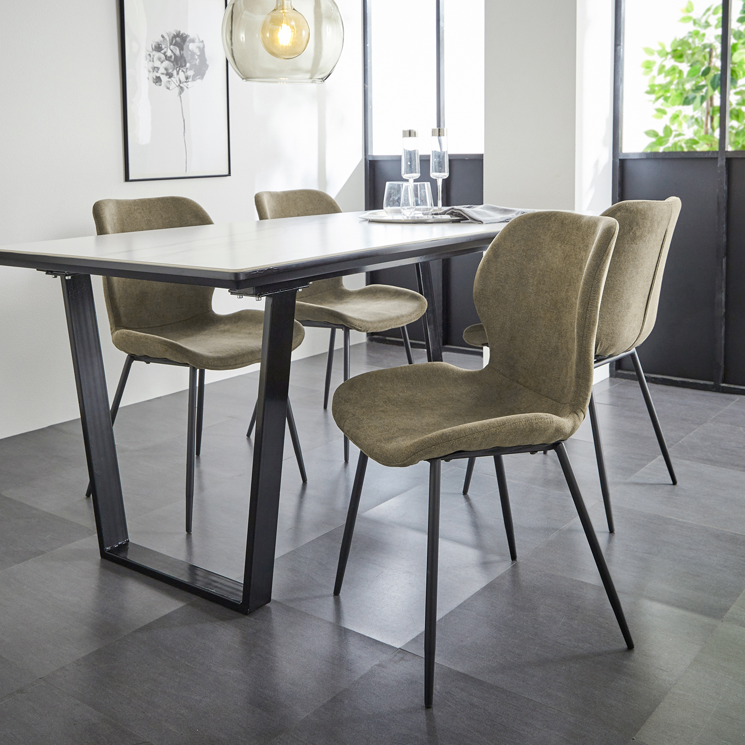 【ベルメゾン】モダンデザインのダイニングチェア2脚セット 【ベルメゾン】モダンデザインのダイニングチェア2脚セット