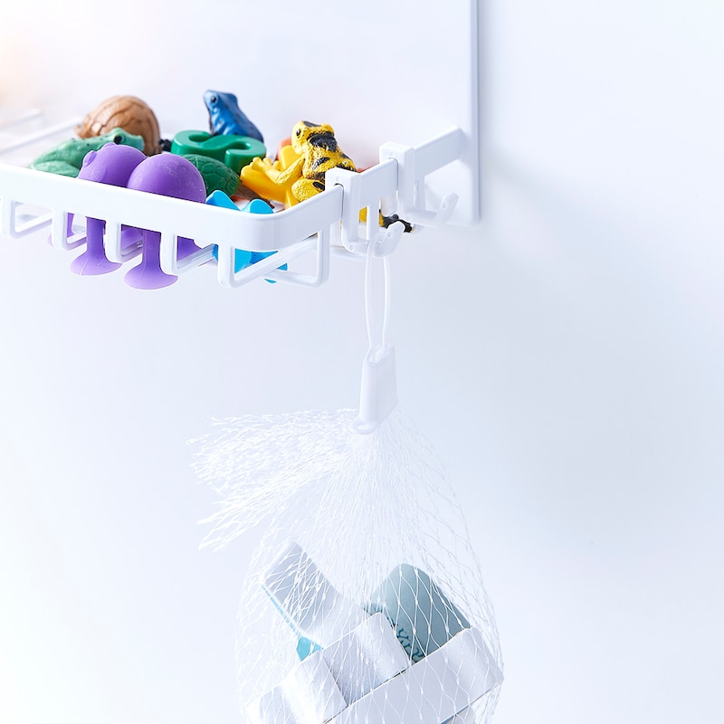 小物を掛けられる便利なフック付き