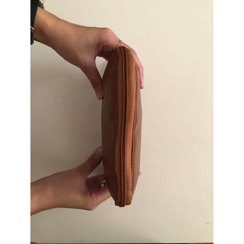収納方法：チャックを閉めて完成