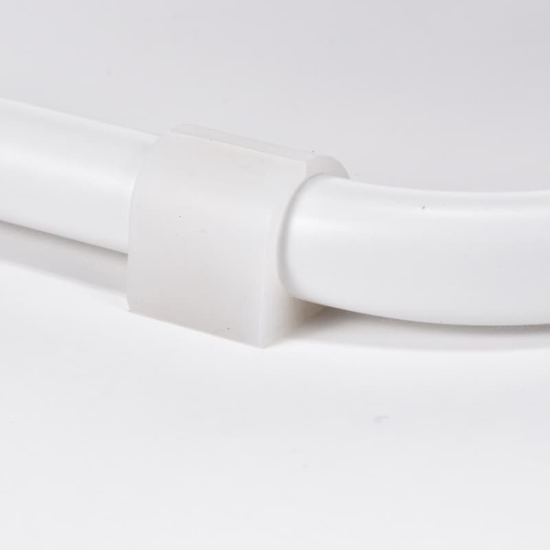 脚部には滑り止め付き