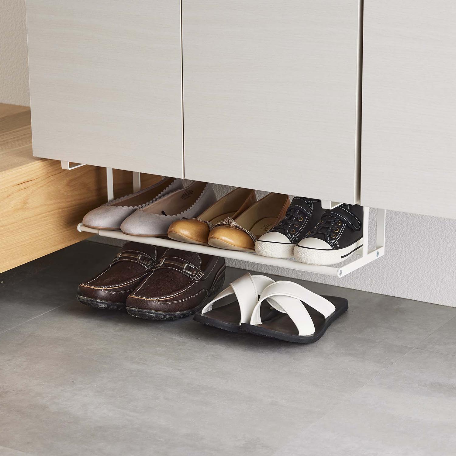 【タワー/tower】浮かせる伸縮シューズラック 【タワー/tower】浮かせる伸縮シューズラック