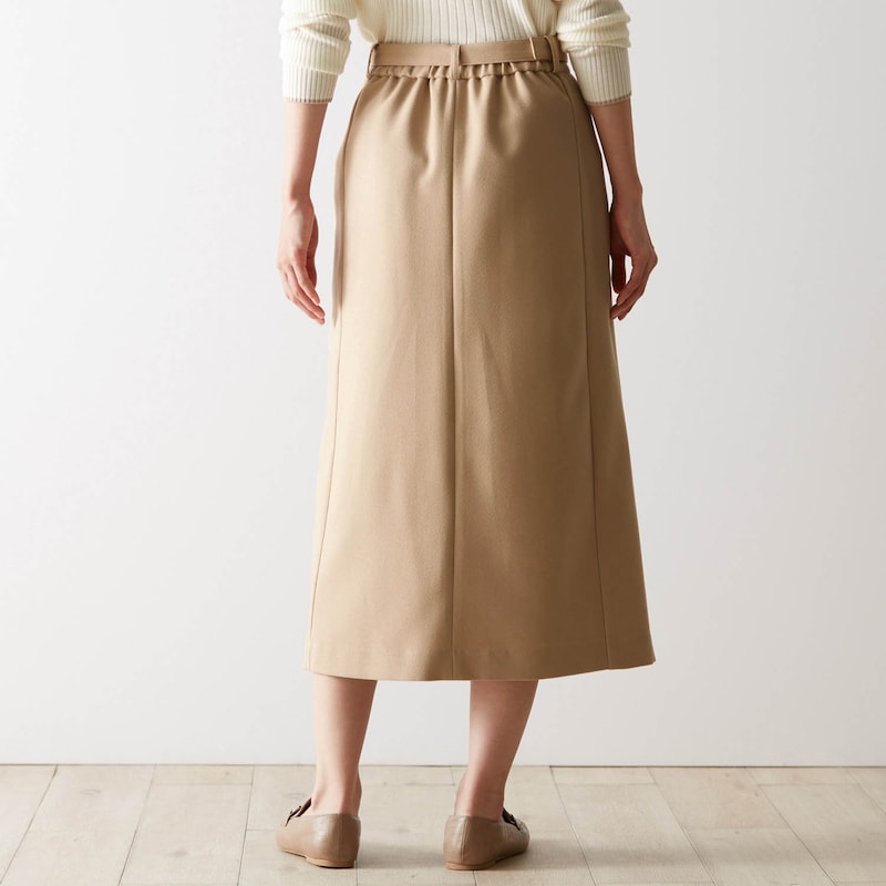 日本製のしっかりとした縫製の煉瓦色スカート