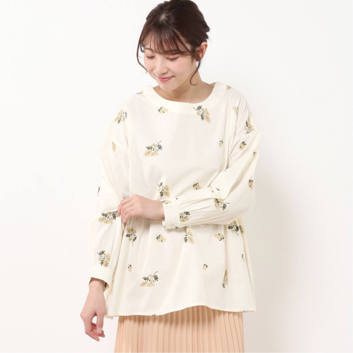 【ベルメゾン】総刺繍ブラウス