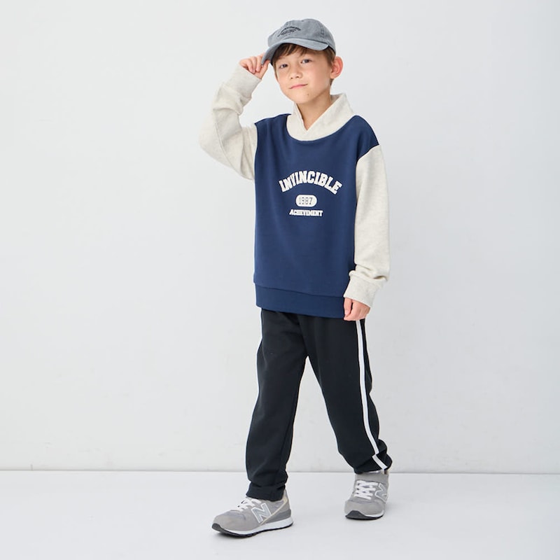 ネイビー×オートミール／モデル身長121.5cm・サイズ130