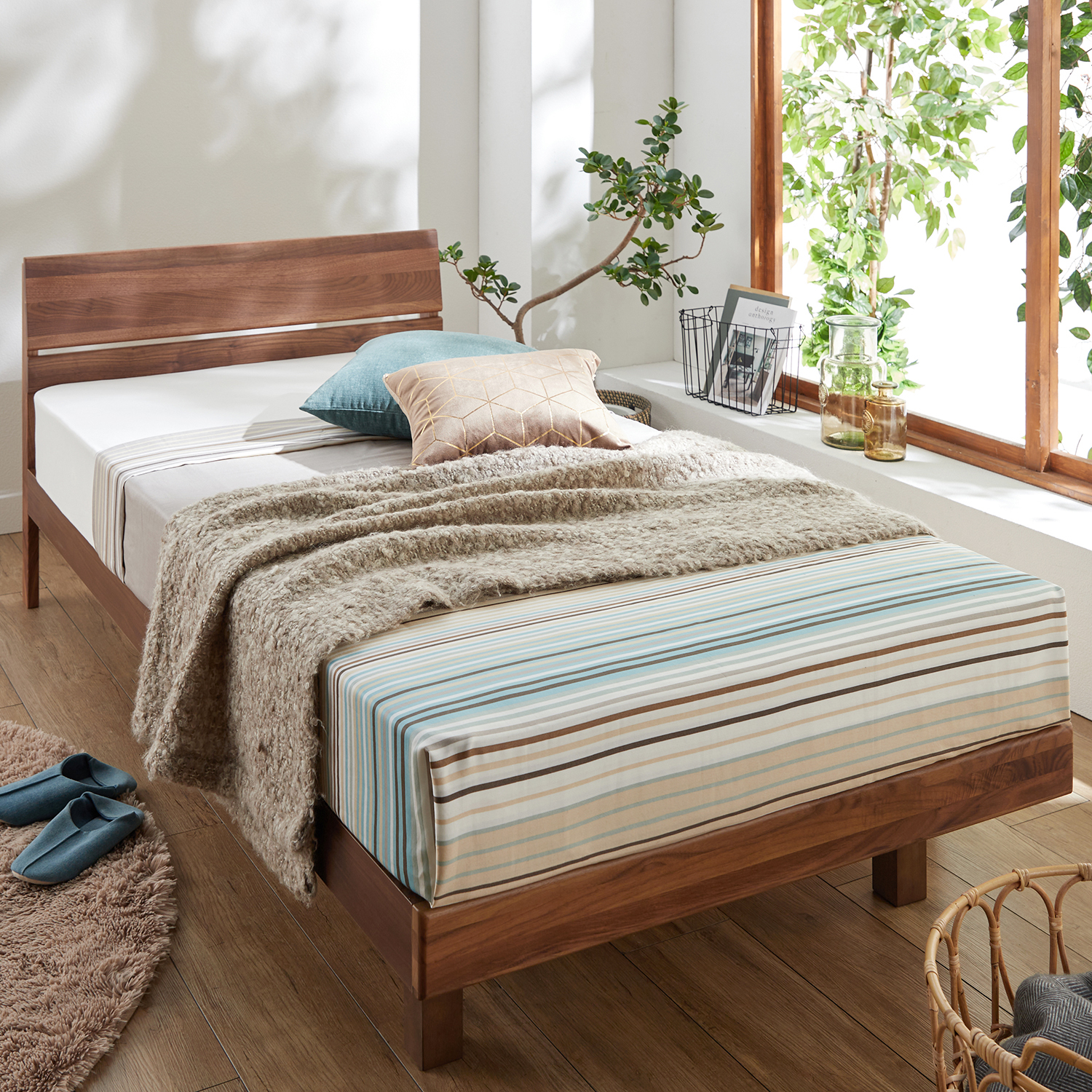 【ベルメゾン】ウォルナット材のシンプルベッド 【ベルメゾン】ウォルナット材のシンプルベッド