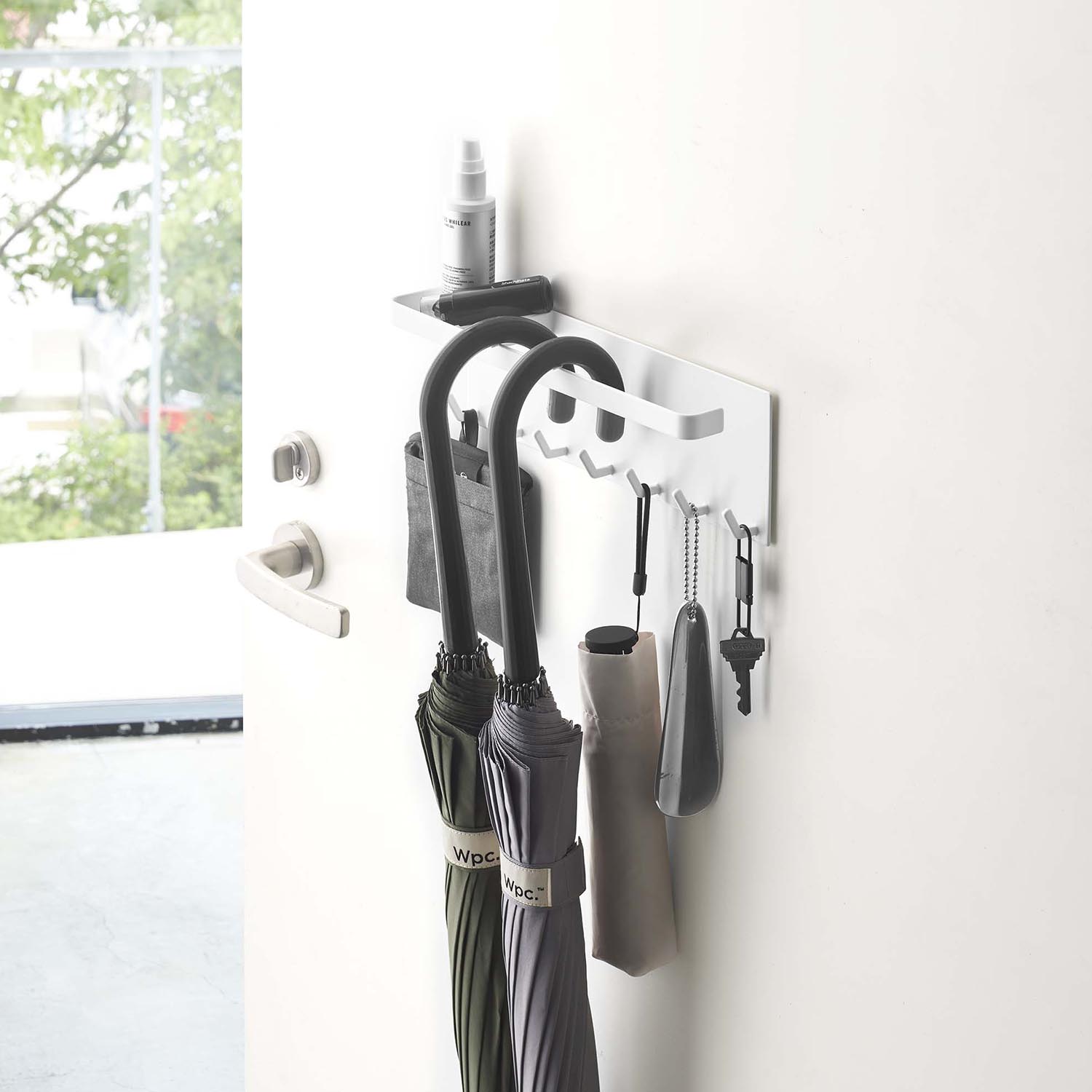 【タワー/tower】マグネットで取り付けられるトレー付き傘ホルダー 【タワー/tower】マグネットで取り付けられるトレー付き傘ホルダー