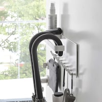 トレー部分には荷物を受け取る際の印鑑や除菌ボトルが置けます