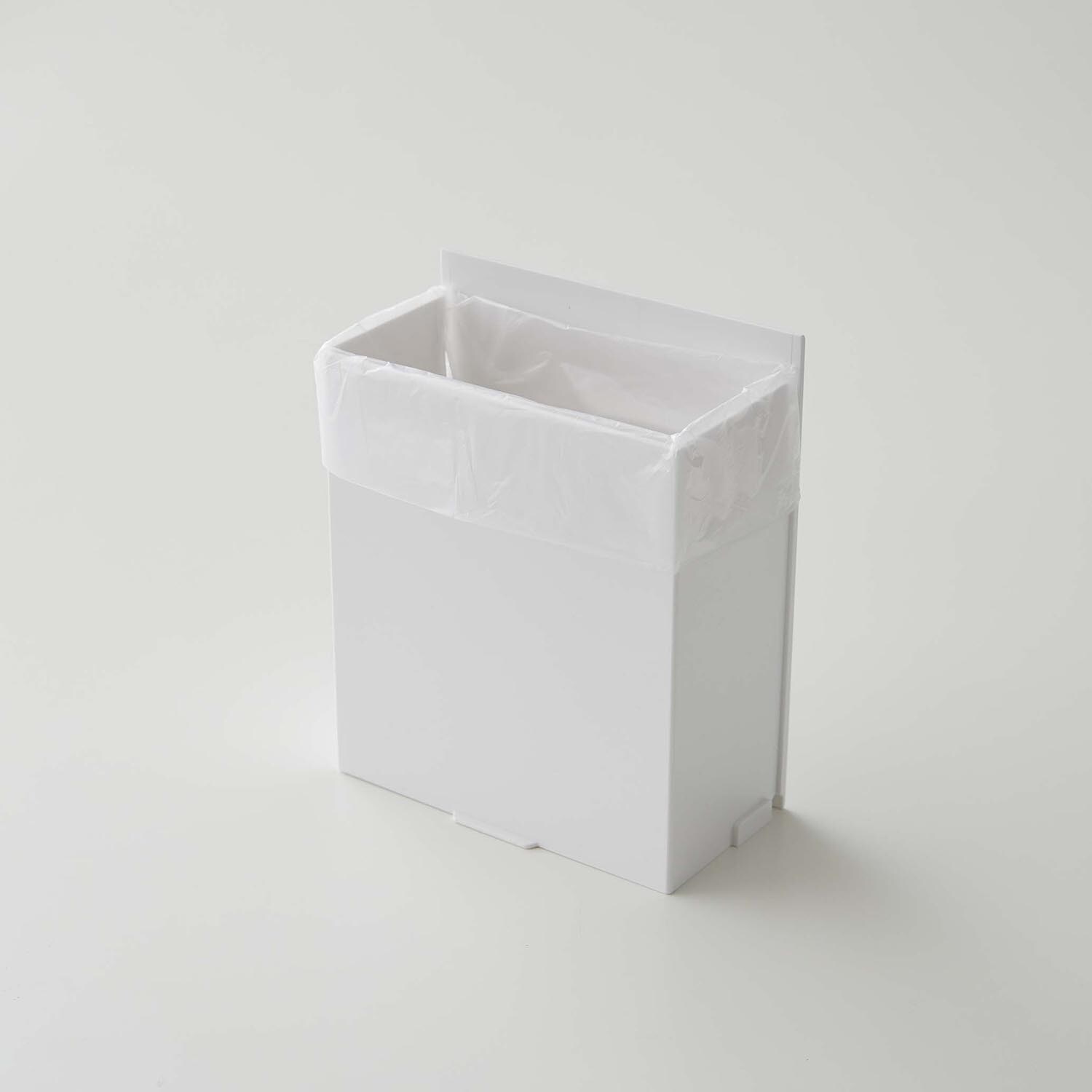 マグネット取り付けできるフラップ式ダストボックス【収納としても