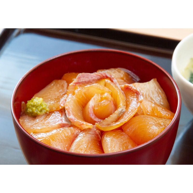 活き締めカンパチの醤油漬け丼