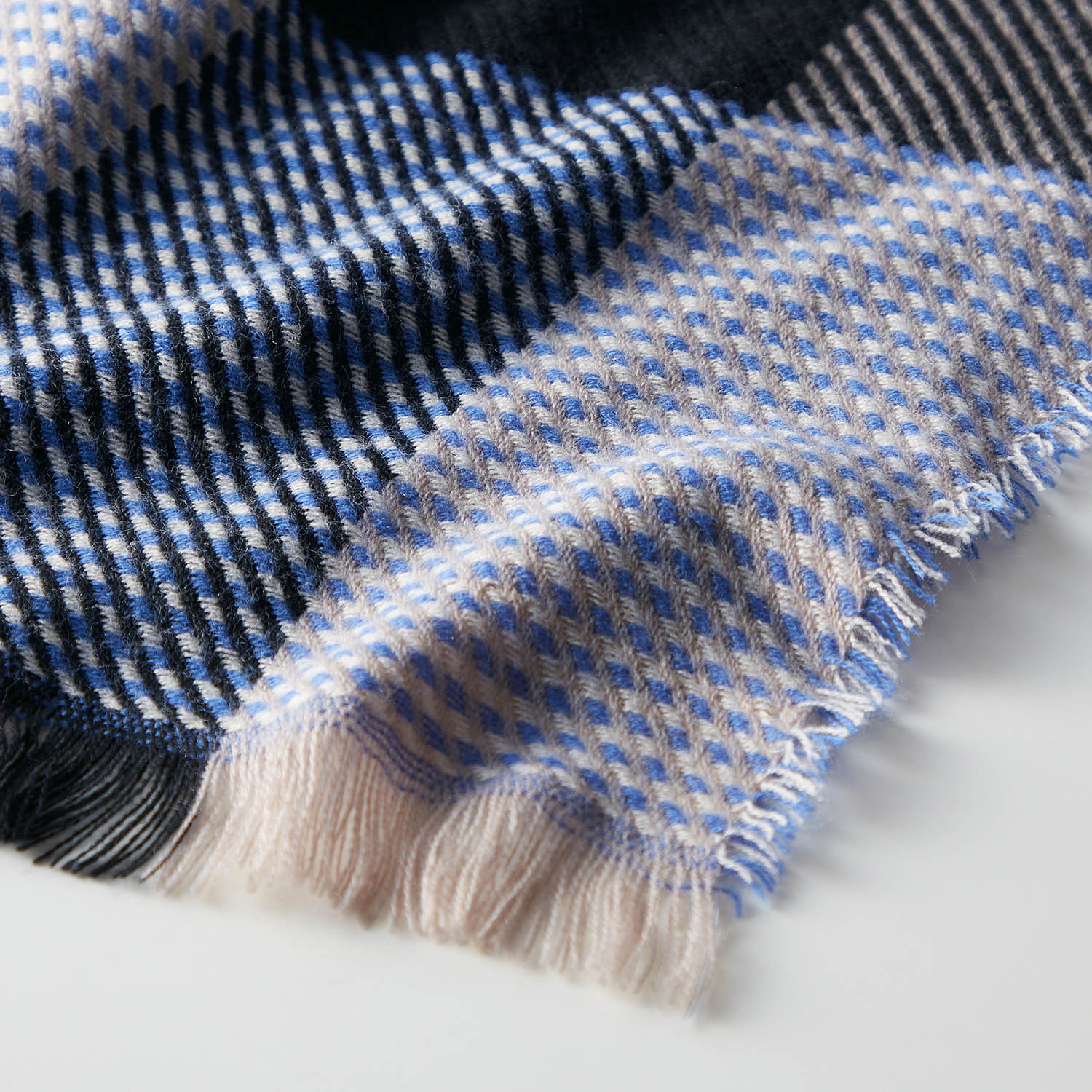 22年秋冬セール 変わり織りチェック柄大判ストール アバロン Avalon 通販のベルメゾンネット 22年秋冬セール 変わり織りチェック柄大判ストール アバロン Avalon 通販のベルメゾンネット