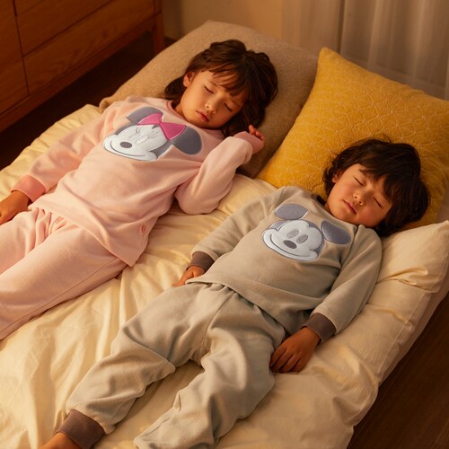 Disney ディズニー 肌側綿フリースビッグフェイスパジャマ ミッキーマウス ミニーマウス 子ども 子供 キッズ キッズ服 パジャマ ルームウェア 可愛い キャラクター フリース 綿 暖か 長袖 冬 きょうだい お揃い 女の子 男の子 クリスマス ベルメゾン