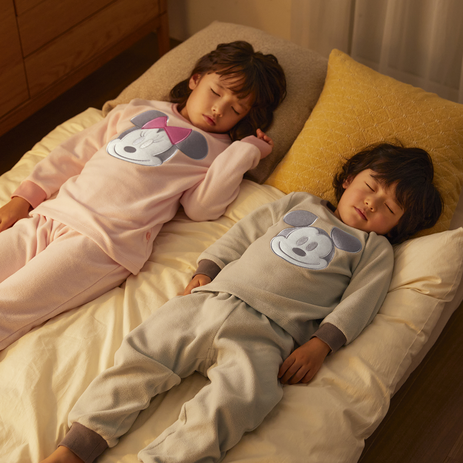 Disney ディズニー 肌側綿フリースビッグフェイスパジャマ ミッキーマウス ミニーマウス 子ども 子供 キッズ キッズ服 パジャマ ルームウェア 可愛い キャラクター フリース 綿 暖か 長袖 冬 きょうだい お揃い 女の子 男の子 クリスマス ベルメゾン Disney ディズニー 肌側綿フリースビッグフェイスパジャマ ミッキーマウス ミニーマウス 子ども 子供 キッズ キッズ服 パジャマ ルームウェア 可愛い キャラクター フリース 綿 暖か 長袖 冬 きょうだい お揃い 女の子 男の子 クリスマス ベルメゾン