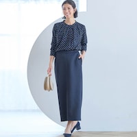 モデル身長168cm／M　ネイビー×キャメル幾何学柄着用