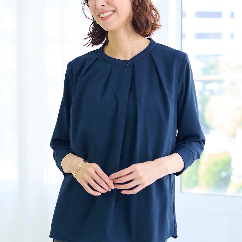 モデル身長169cm／M　ネイビー着用
