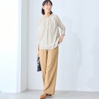 モデル身長169cm／M　アイボリー系幾何学柄着用