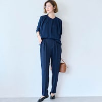 モデル身長166cm／M　ネイビー着用