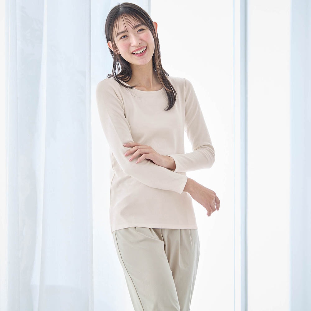 モデル身長165cm／M（オフホワイト）