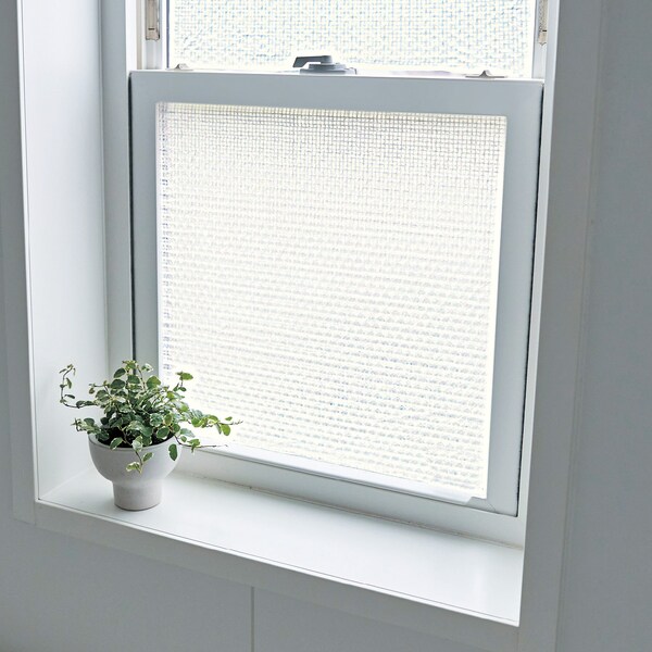 【ベルメゾン】浴室窓にも貼れるバイオ断熱マドピタシート【日本製】