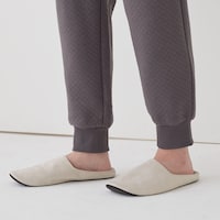 裾リブ仕様で足元からの冷気をガード