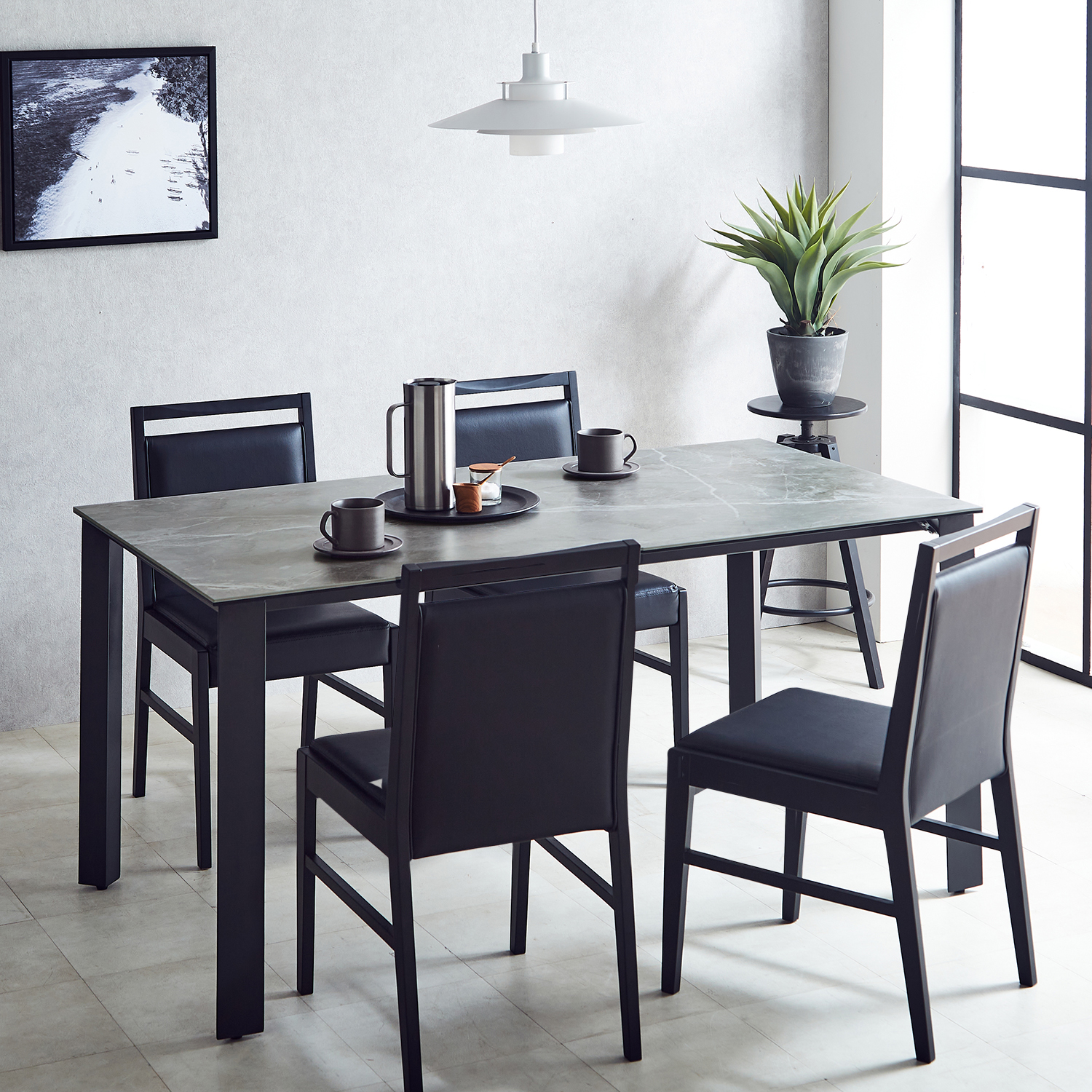 【ベルメゾン】すっきりフォルムが美しいセラミック天板のダイニングテーブル 【ベルメゾン】すっきりフォルムが美しいセラミック天板のダイニングテーブル