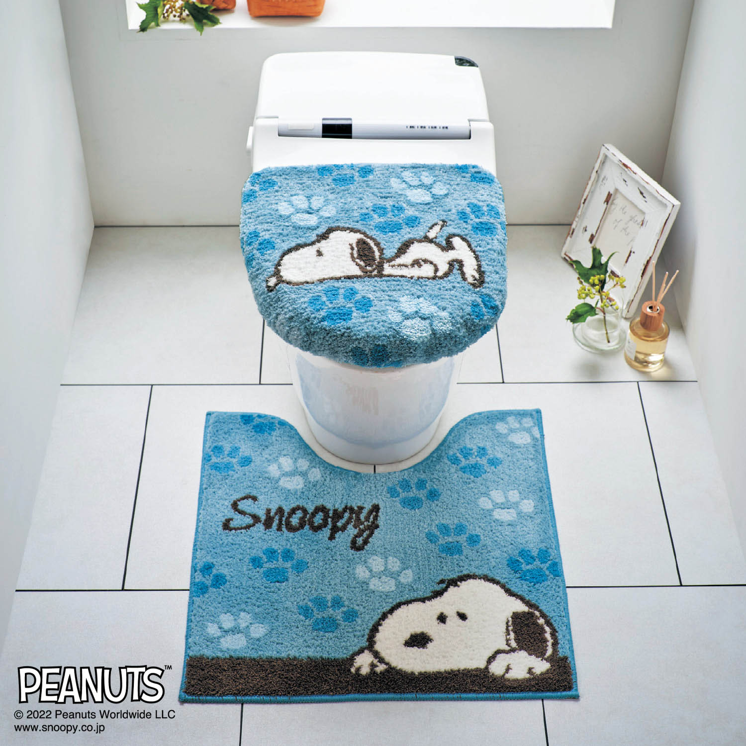 【ピーナッツ/PEANUTS】足跡柄のトイレマット・フタカバー(セット)「スヌーピー」