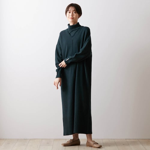付け襟セットの深Vネックニットワンピース
