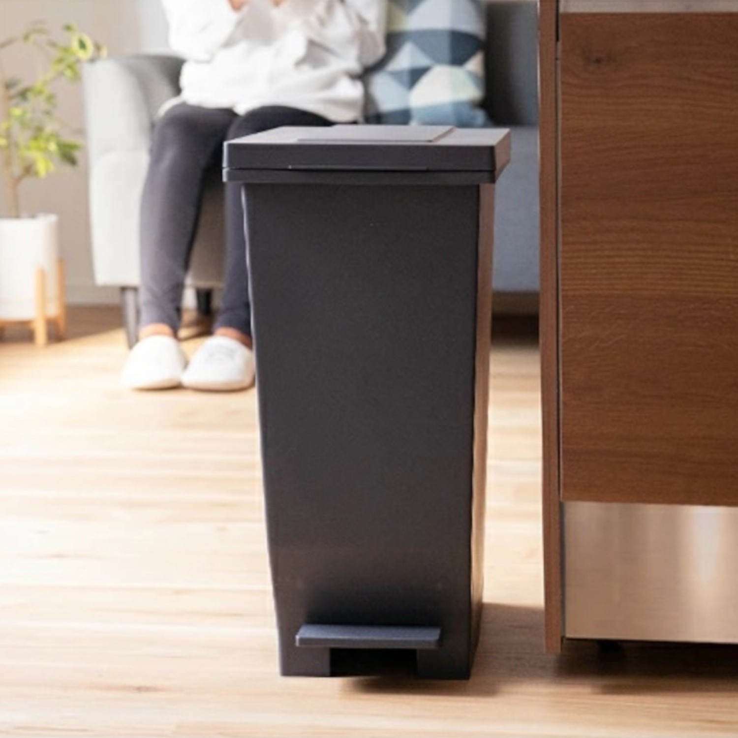 【ベルメゾン】パッキン付きで臭いが漏れにくいペダル式キッチンゴミ箱