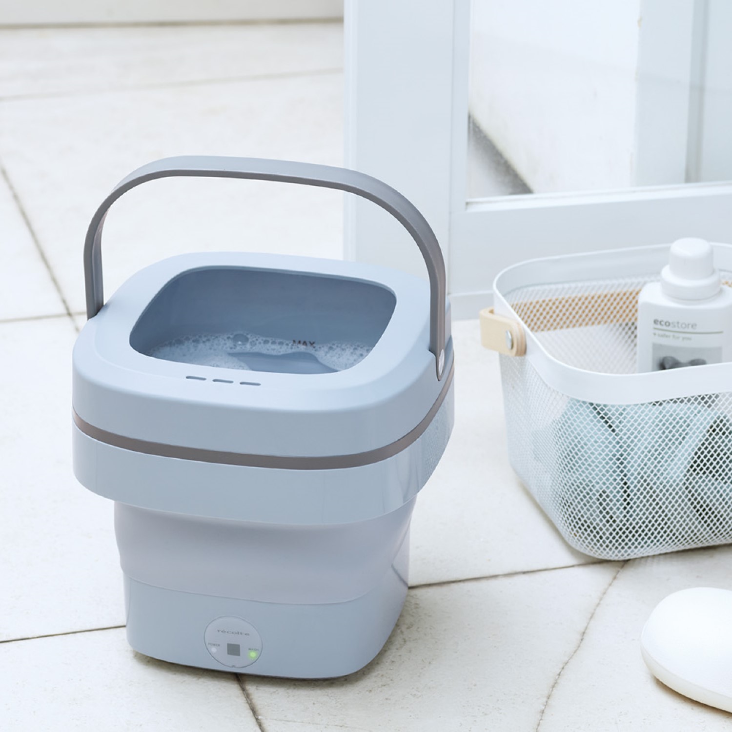 【レコルト/recolte】折りたたんでコンパクトに収納できるミニ洗濯機