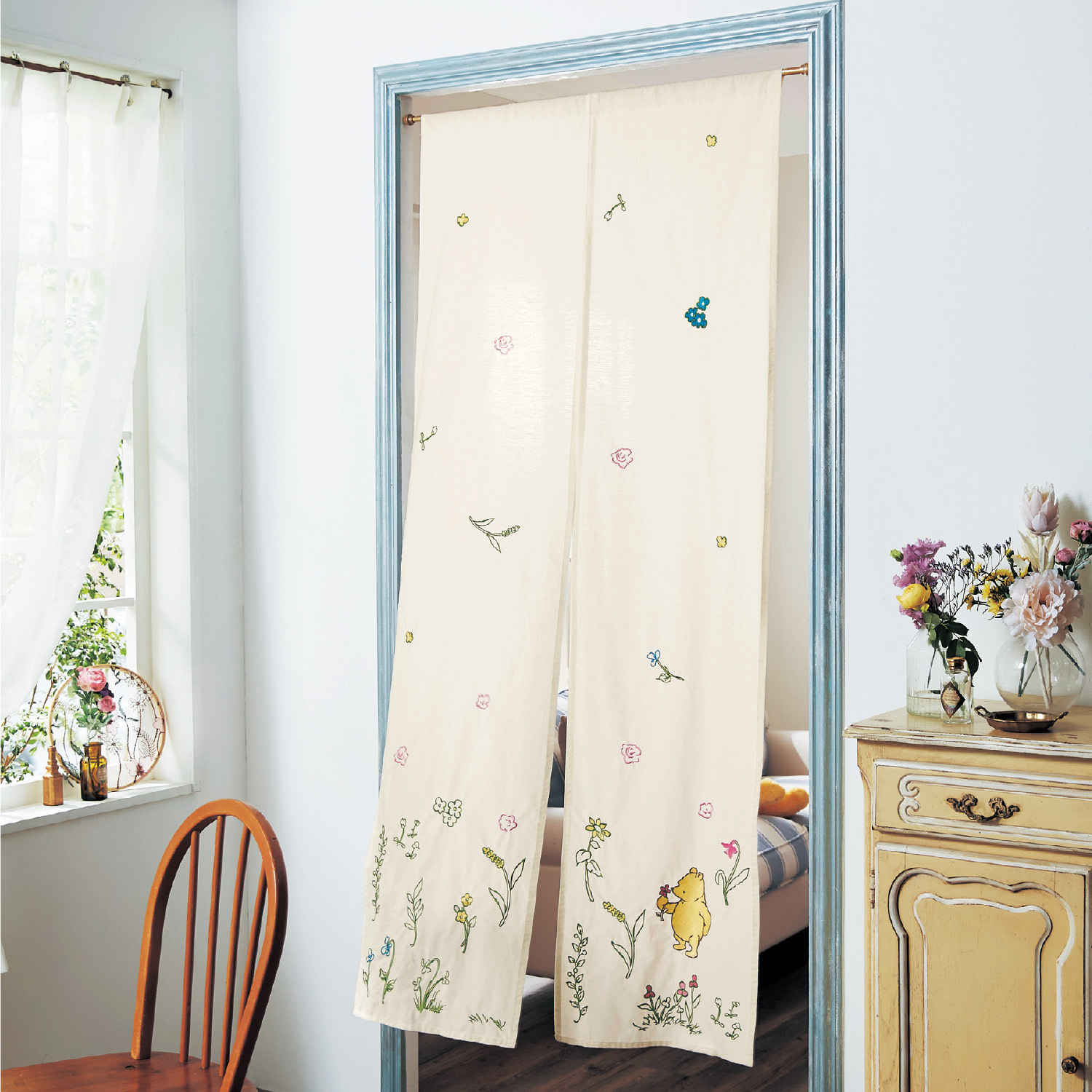 刺繍が繊細なのれん クラシック プー ディズニー Disney 通販のベルメゾンネット 刺繍が繊細なのれん クラシック プー ディズニー Disney 通販のベルメゾンネット