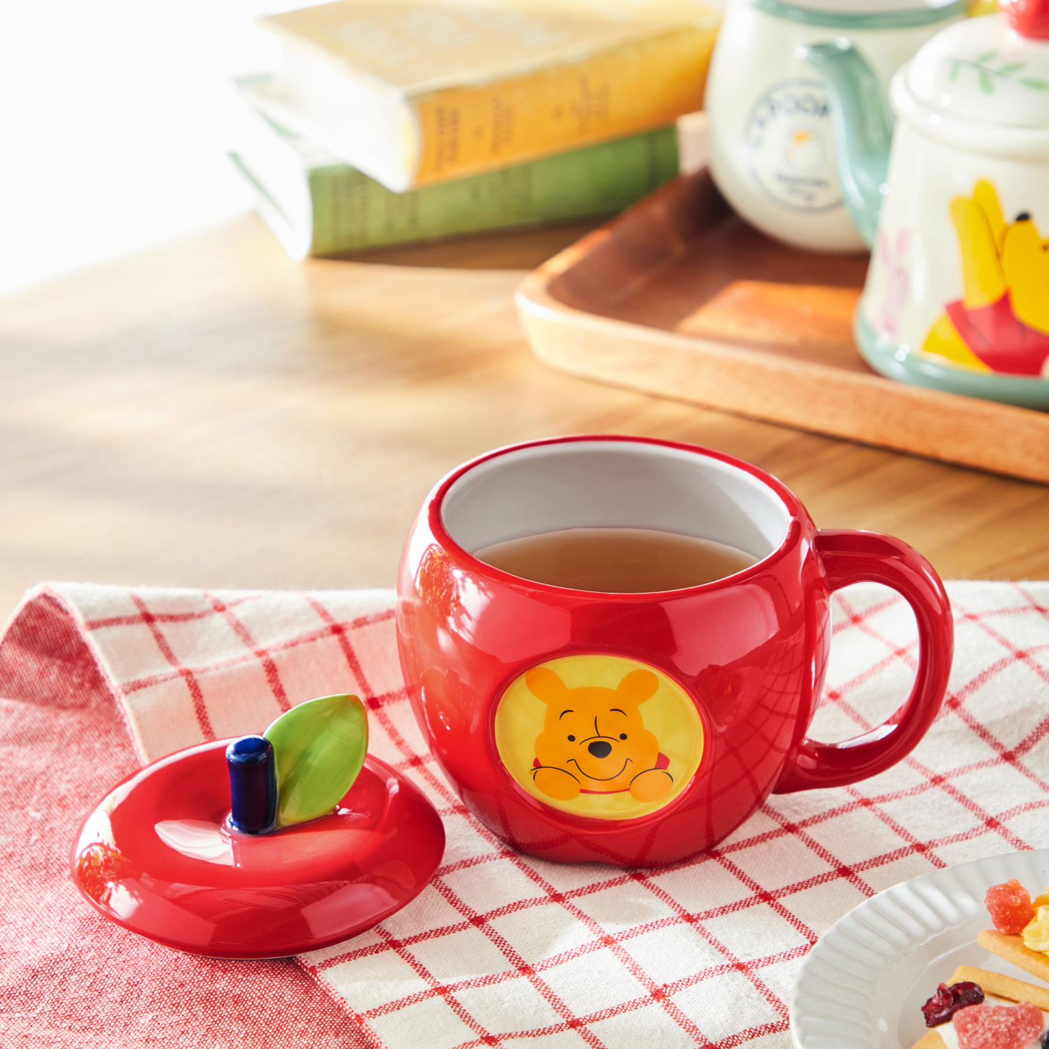 【ディズニー/Disney】フタ付きりんごマグカップ「くまのプーさん」