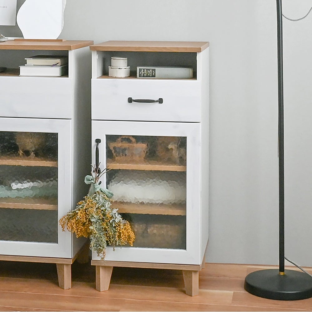 ナチュラルテイストのキャビネット＜2色の把手付き＞（食器棚/キッチン