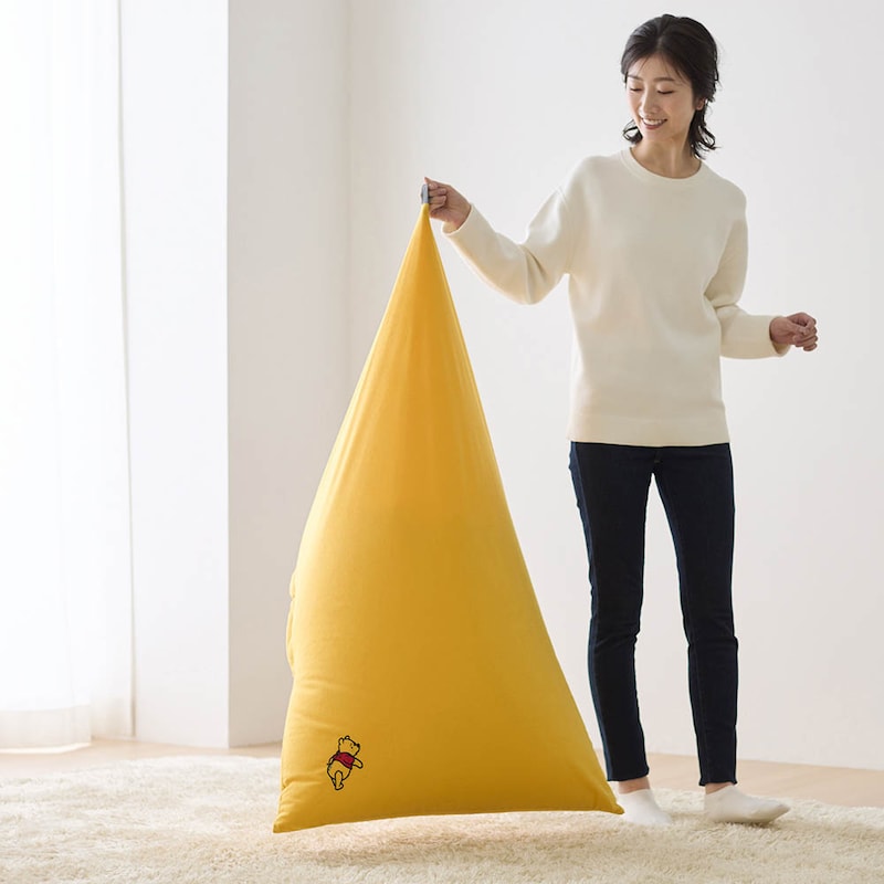 取っ手をもって持ち運びができる/モデル身長　166cm