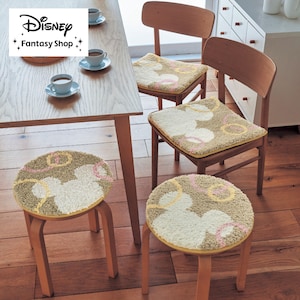 【ディズニー/Disney】ウレタン入りのふわふわチェアパッド「ミッキーモチーフ」
