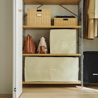 奥行わずか38cmなのでかさばる羽毛布団もラックにすっきり収納