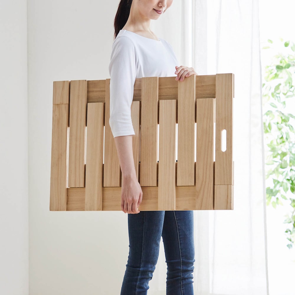 桐製なので軽くて扱いやすい