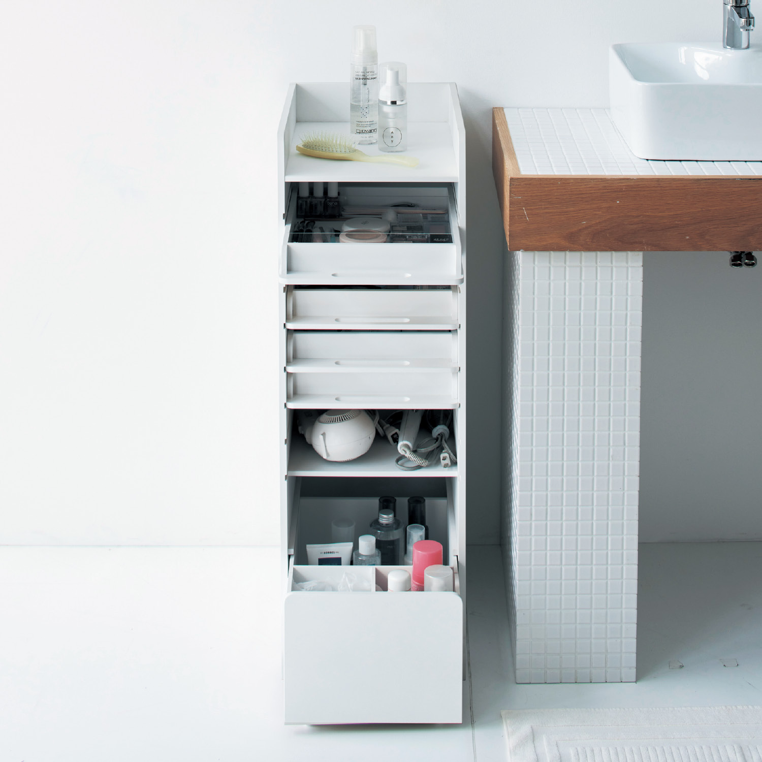 【ベルメゾン】コスメやアクセサリーがきれいにしまえる多段引出しチェスト