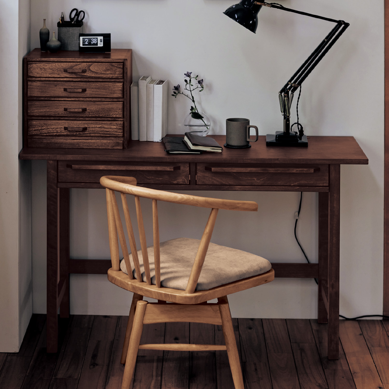 【ベルメゾン】あたらしくて懐かしい。文机風コンセント付きデスク