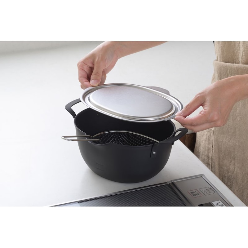 埃の流入を防ぎ、清潔に保管できるステンレス製の蓋