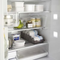350mL缶は横向きに置けるサイズです（９本収納可能）