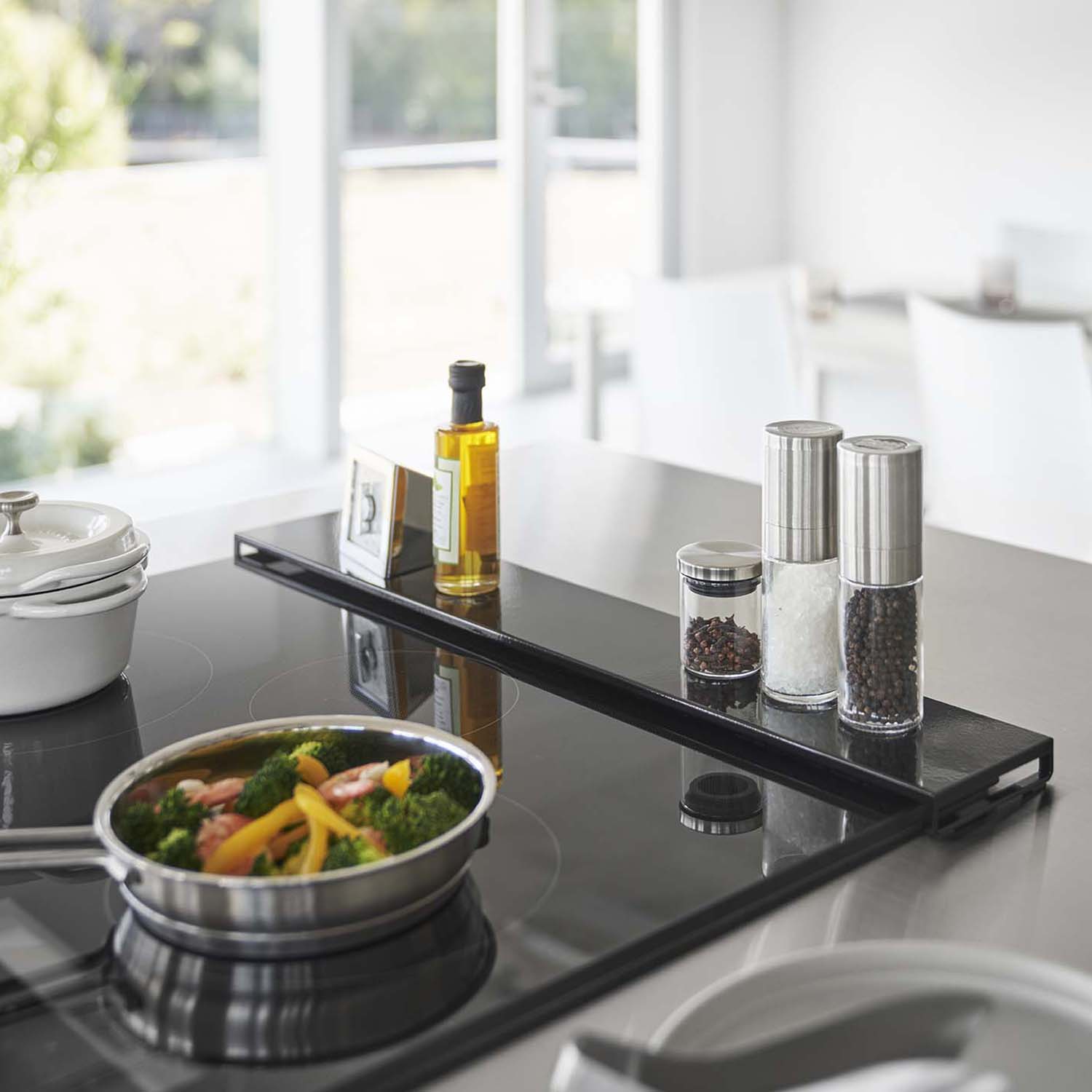 高さがフラットで目立ちにくい排気口カバー <幅60/75cm>(タワー/tower) 高さがフラットで目立ちにくい排気口カバー <幅60/75cm>(タワー/tower)