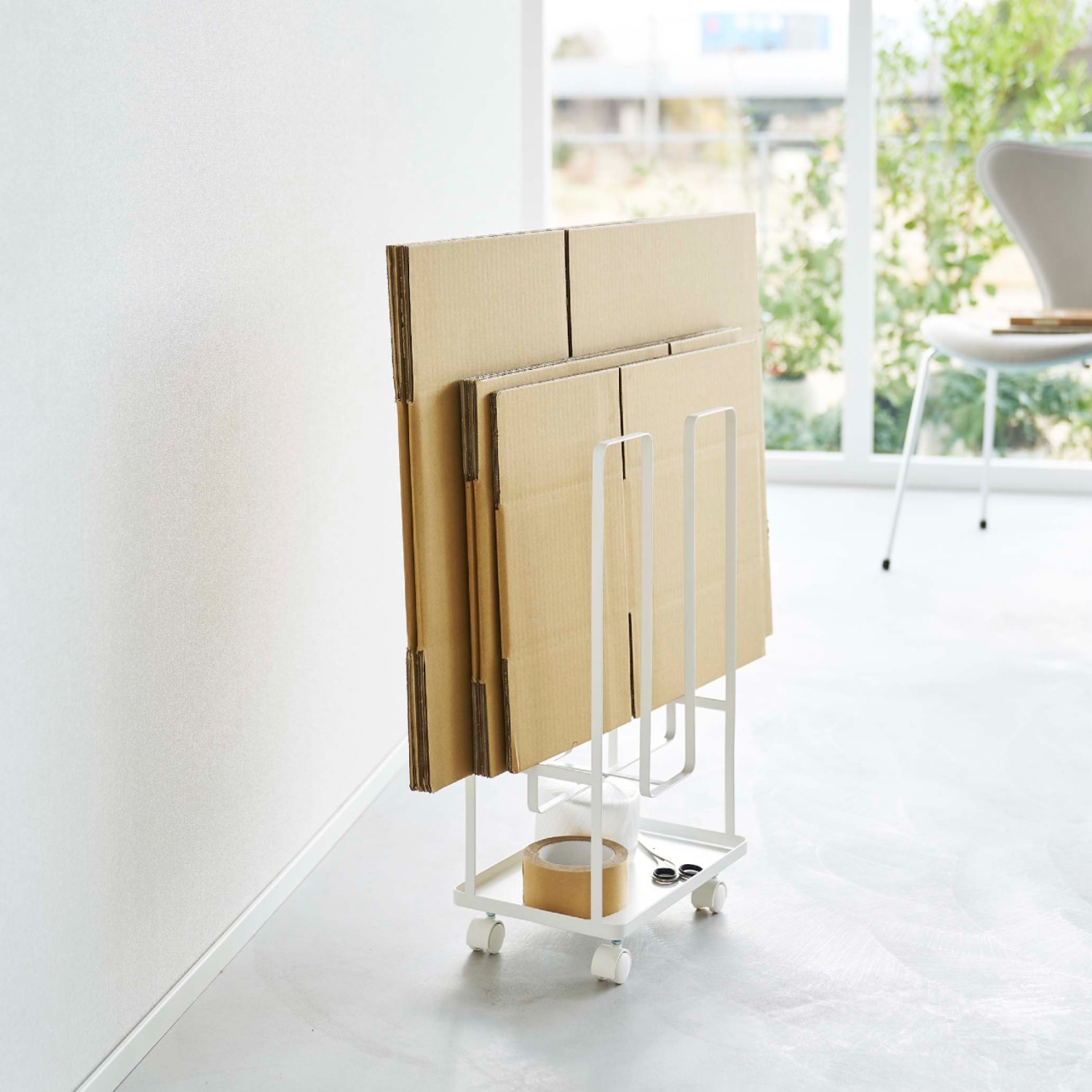 【タワー/tower】トレー付きダンボールストッカー