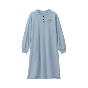 【ベルメゾン】釦デザインロゴプリントワンピース 【子供服 長袖】