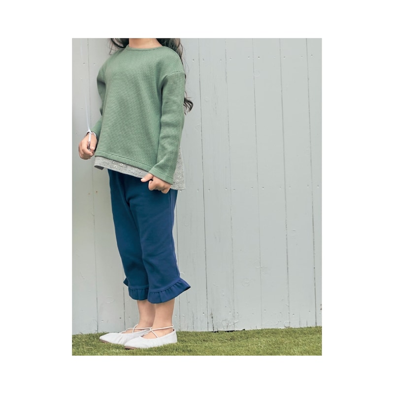 ネイビー／モデル身長112cm・110サイズ着用