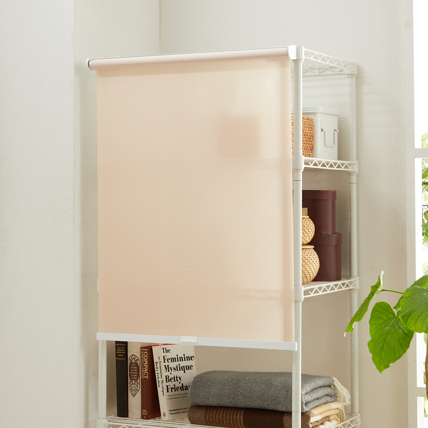 【ベルメゾン】さっと目隠しできるスチールラック用ロールスクリーン 【カーテンレールにも取り付け可】 【ベルメゾン】さっと目隠しできるスチールラック用ロールスクリーン 【カーテンレールにも取り付け可】