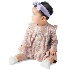 ピンク系花柄／モデル身長71cm・70サイズ着用・体重7.3kg