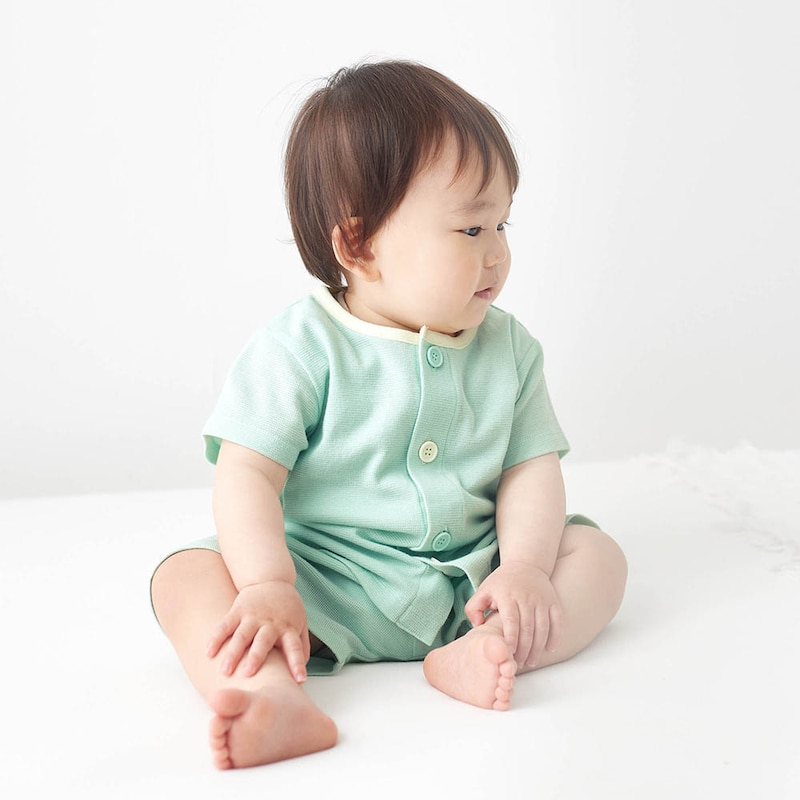 モデル身長77㎝・80サイズ着用・体重10.5㎏