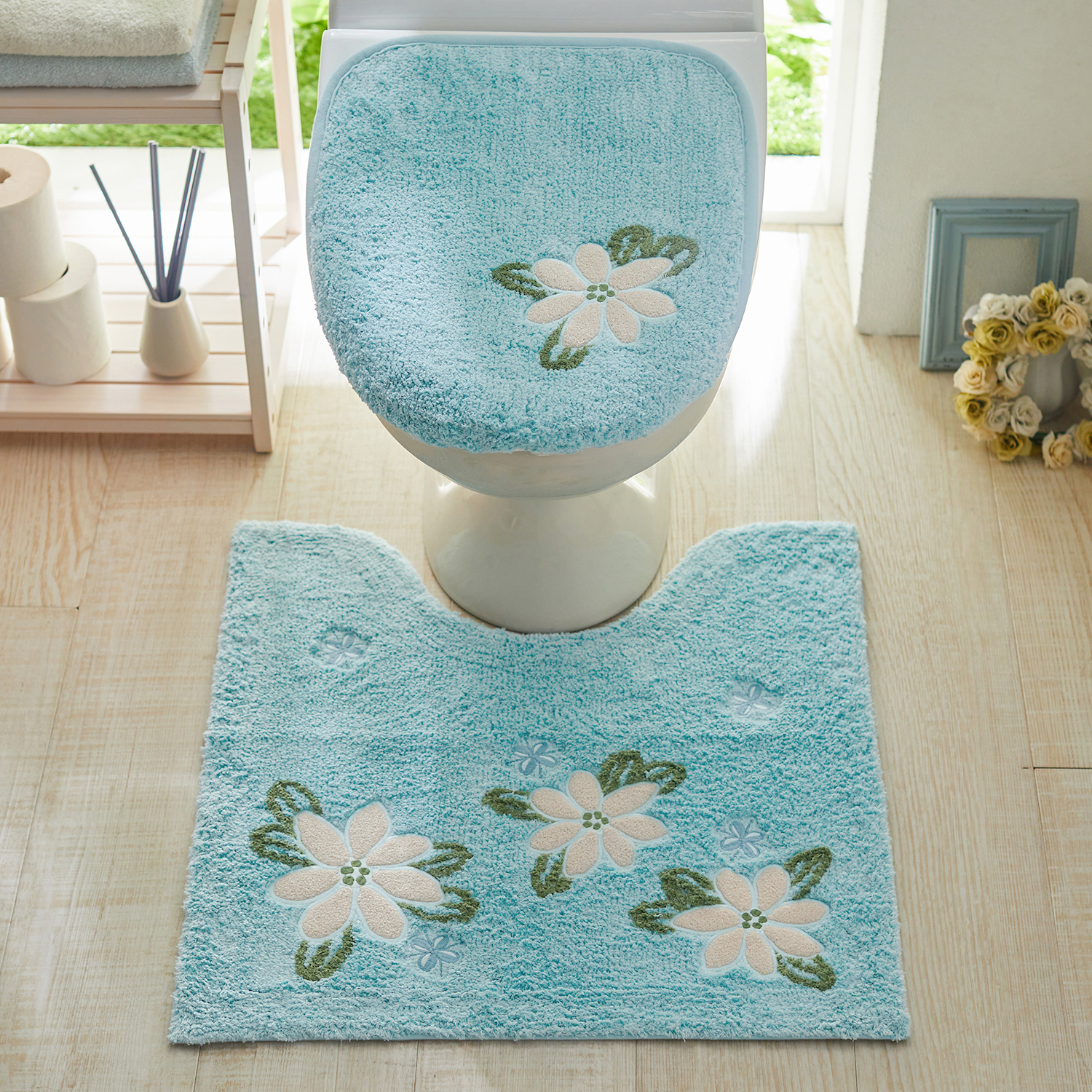 【シビラ/Sybilla】大きな花柄刺繍のトイレマット・フタカバー(単品・セット) 【シビラ/Sybilla】大きな花柄刺繍のトイレマット・フタカバー(単品・セット)